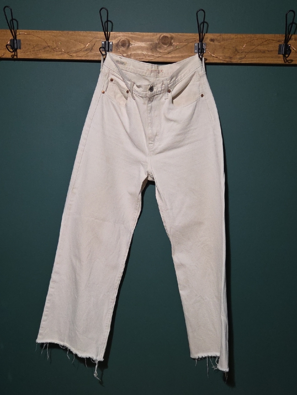 Levi's High-Rise Straight Crop Jeans in Off-White/Cream